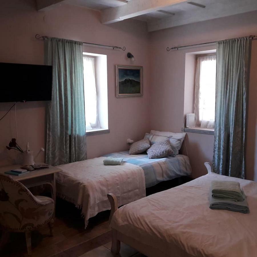 Bastya Apartman เอ็กเกอร์ ภายนอก รูปภาพ